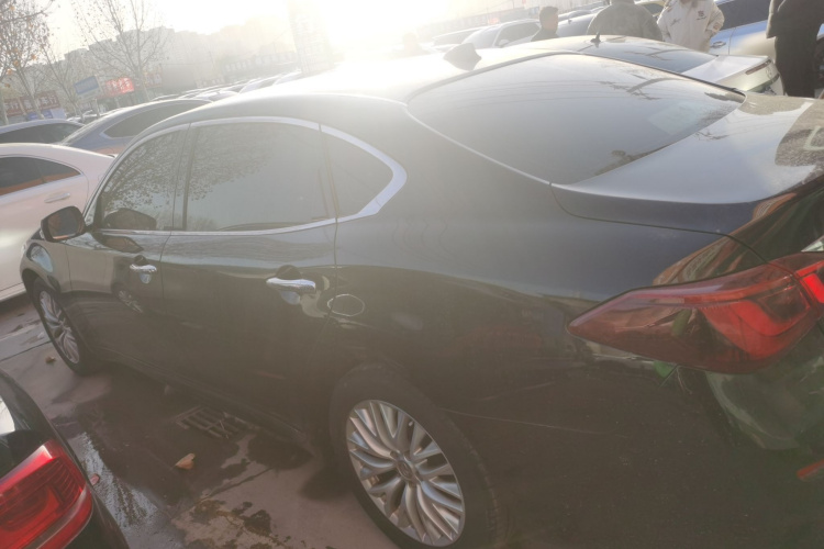 英菲尼迪Q70 2019款 Q70L 2.0T 悦享版车身外观4