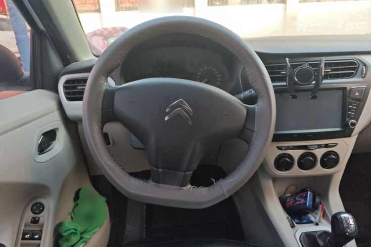 雪铁龙 爱丽舍 2014款 1.6L 手动时尚型中控内饰13