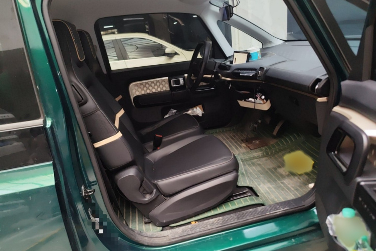 宝骏KiWi EV 2022款 设计师轻享版 三元锂局部细节9005