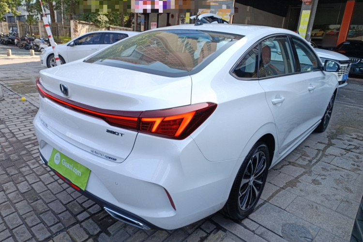 长安 逸动 2022款 PLUS 蓝鲸NE 1.4T GDI DCT旗舰版车身外观7