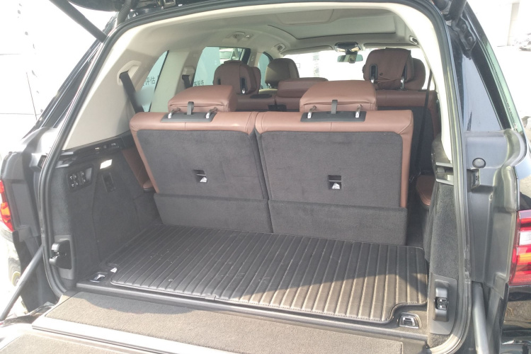 宝马X7 2021款 xDrive40i 领先型豪华套装机舱底盘23