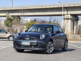 MINI 2025款 1.5T COOPER 经典派 五门版