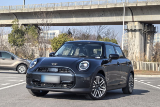 MINI 2025款 1.5T COOPER 经典派 五门版