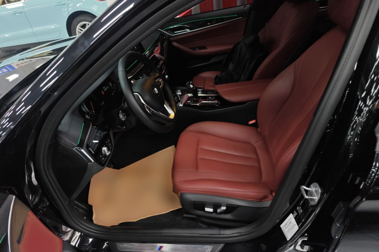 宝马5系 2018款 改款 530Li 领先型 M运动套装中控内饰19