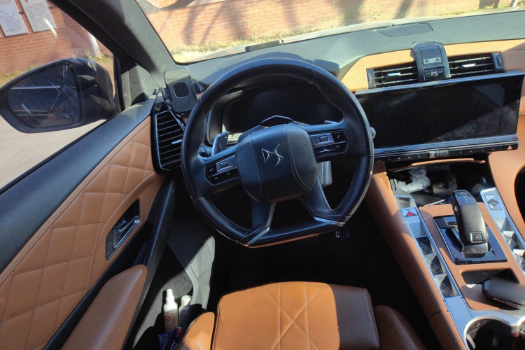 DS 7 2018款 45THP 里沃利先锋版局部细节13