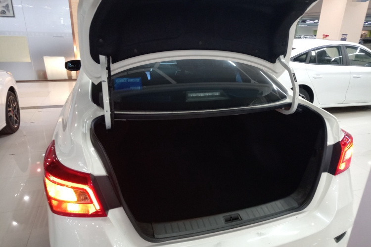 日产 轩逸 2024款 改款 经典 1.6XE CVT舒适版局部细节23