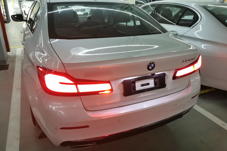 宝马5系 2022款 改款二 525Li 豪华套装车身外观6