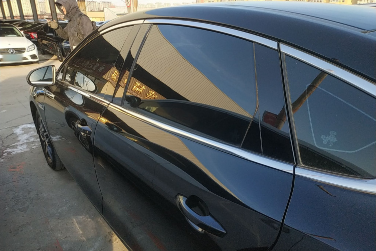 比亚迪 秦PLUS 2024款 荣耀版 DM-i 120KM领先型车身外观4