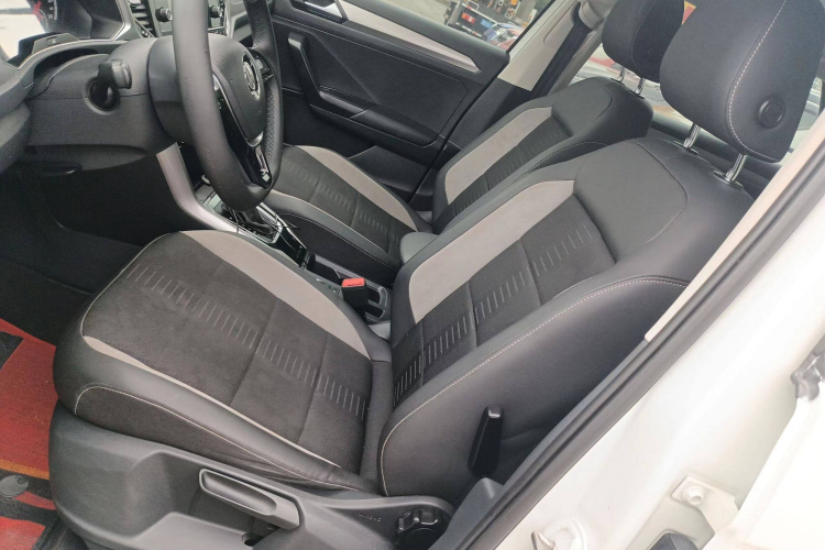 大众 T-ROC探歌 2018款 280TSI DSG两驱进取型 国V中控内饰7001