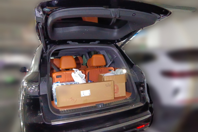 鸿蒙智行 问界M8 2025款 增程 Max+版 53.4kWh 6座版中控内饰23