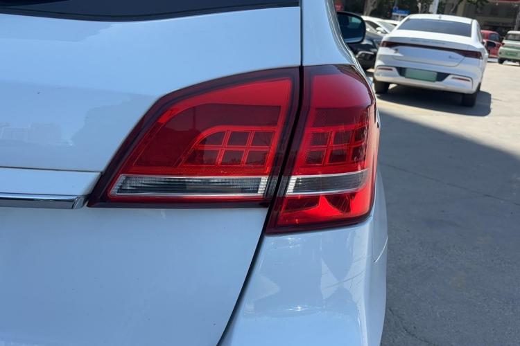 哈弗H2 2016款 红标 1.5T 自动两驱豪华型车身外观9