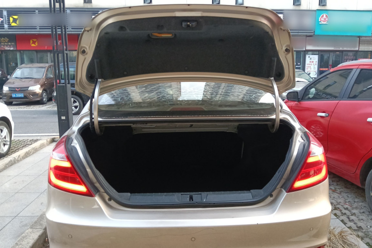 吉利汽车 帝豪 2017款 三厢百万款 1.5L 手动豪华型局部细节23