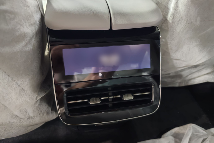 岚图汽车 岚图FREE 2025款 318 259km 四驱探索版中控内饰7004