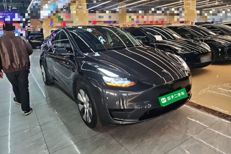 特斯拉 Model Y 2024款 后轮驱动版车身外观3