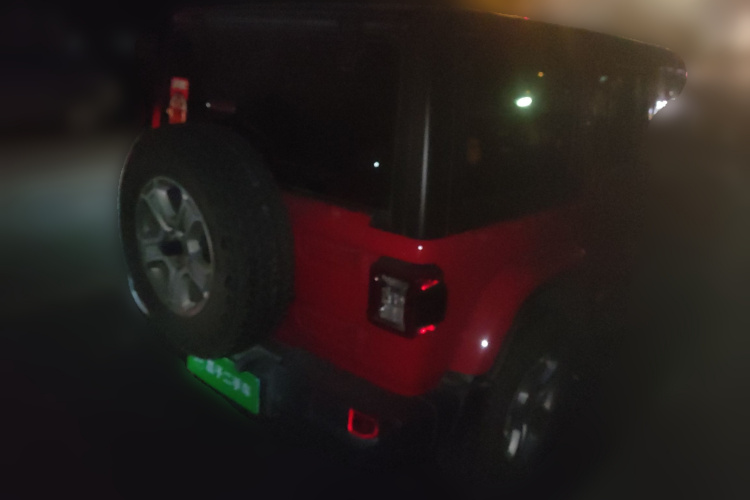 Jeep 牧马人 2018款 2.0T Sahara 四门版车身外观7