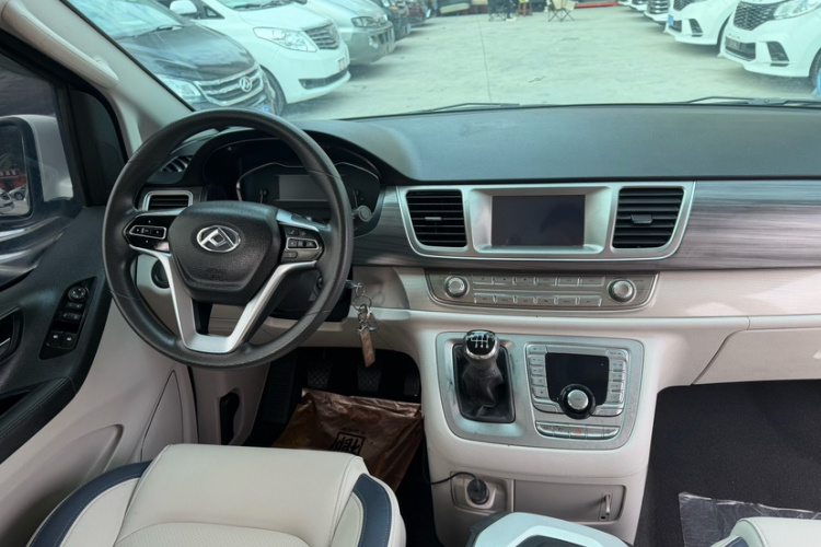 上汽大通MAXUS 大通G10 2021款 2.0T 手动精英版 柴油 7座中控内饰7001