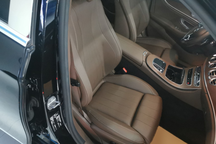 奔驰E级 2023款 E 260 L局部细节41