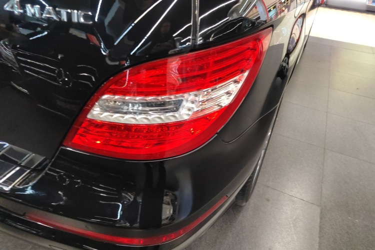 奔驰R级 2017款 R 320 4MATIC 豪华型臻藏版车身外观9