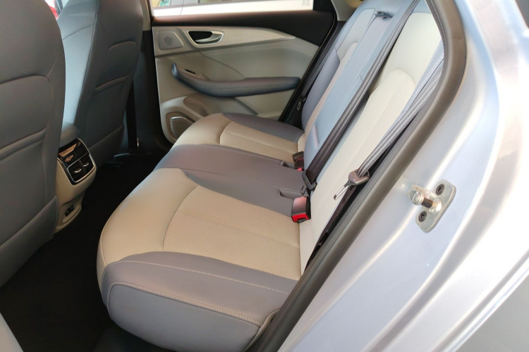 飞凡汽车 飞凡ER6 2020款 620km 智享版中控内饰21