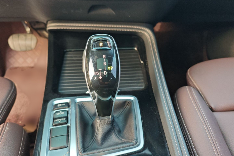 宝马1系 2020款 120i M运动套装中控内饰7004