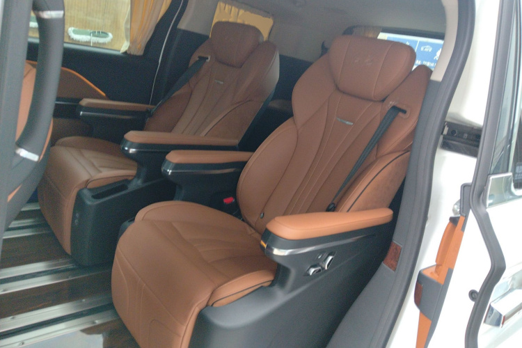 红旗HQ9 2023款 2.0T 智联旗享版中控内饰7004