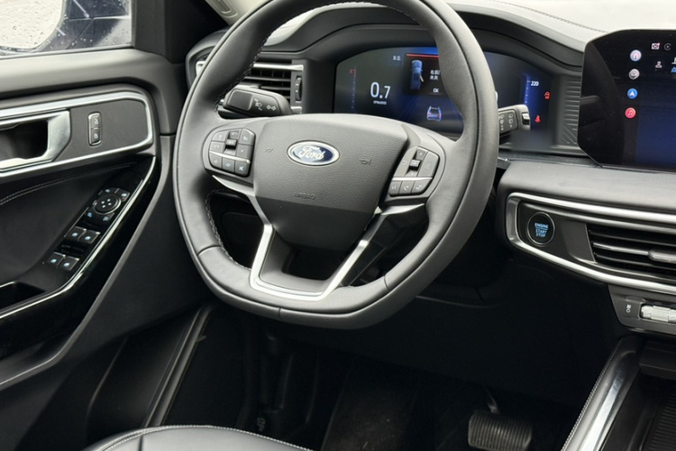 福特 探险者 2024款 2.3T EcoBoost 后驱风尚版 6座中控内饰7004