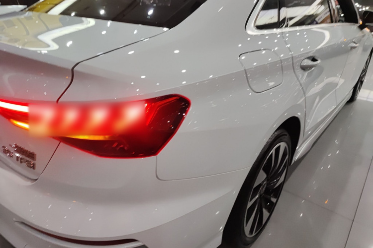 奥迪A3 2024款 A3L Limousine 35 TFSI 时尚运动型车身外观9