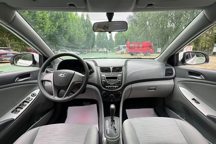 现代 瑞纳 2014款 1.4L 自动智能型GLS中控内饰7002