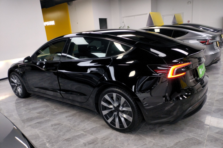 特斯拉 Model 3 2023款 长续航全轮驱动版车身外观6003