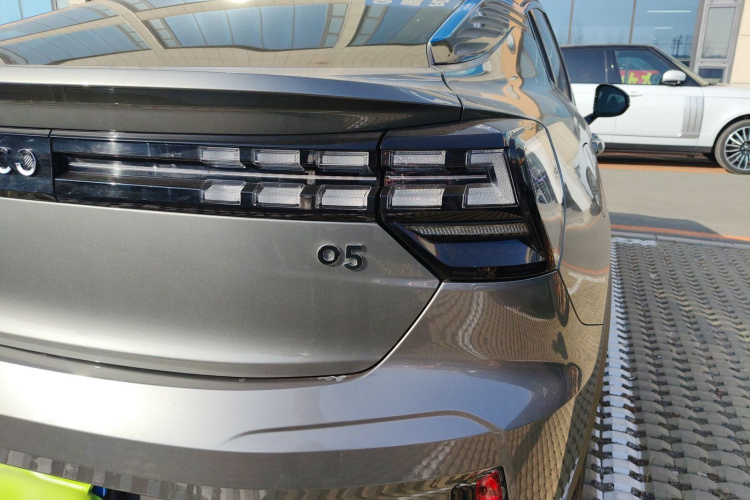 领克05 2020款 2.0TD 两驱耀Halo车身外观9