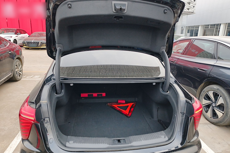 红旗H5 2023款 1.5T DCT智联旗韵版机舱底盘23