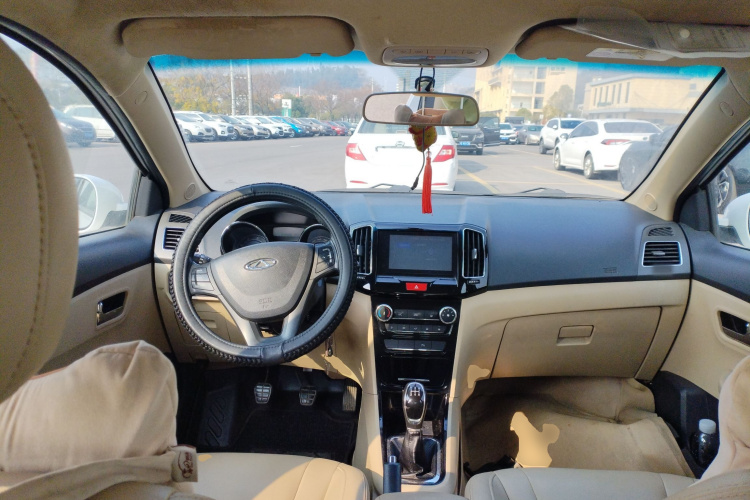 奇瑞E3 2015款 1.5L 手动智尚型中控内饰12