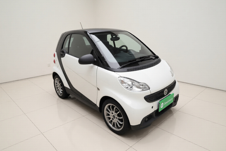 smart fortwo 2012款 1.0 MHD 硬顶标准版车身外观3