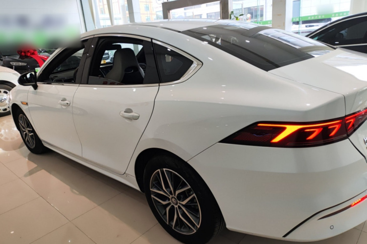 比亚迪 秦PLUS 2021款 EV 500KM 豪华型车身外观4