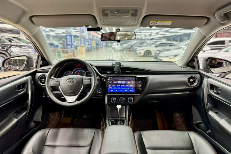 丰田 卡罗拉 2018款 1.2T S-CVT GL智享版中控内饰7004