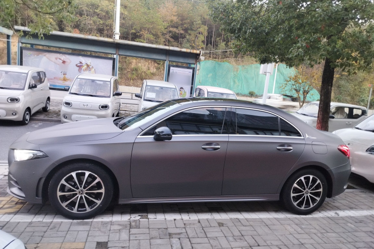 奔驰A级 2021款 A 200 L 运动轿车动感型车身外观4