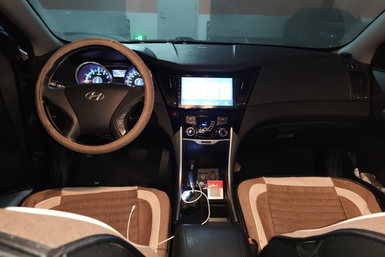 现代 索纳塔 2011款 2.0L 自动时尚版中控内饰7002