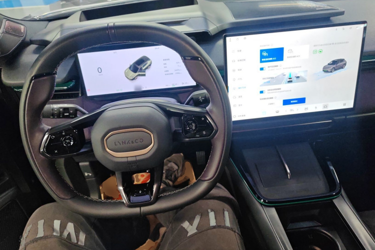 领克08 EM-P 2023款 220km 时间限量版中控内饰7002