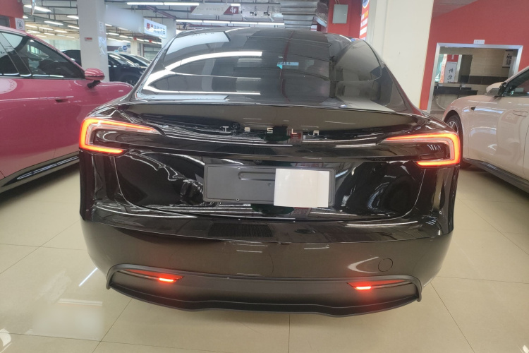 特斯拉 Model 3 2023款 长续航全轮驱动版车身外观6004