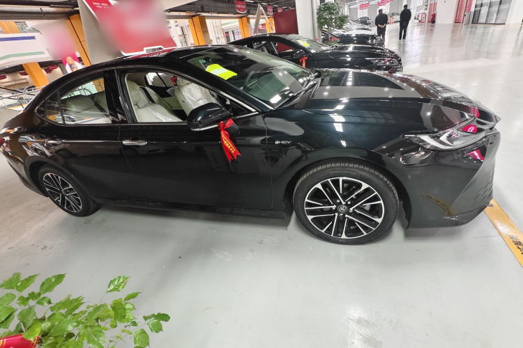 丰田 凯美瑞 2024款 双擎 2.5HG 尊贵版车身外观6002