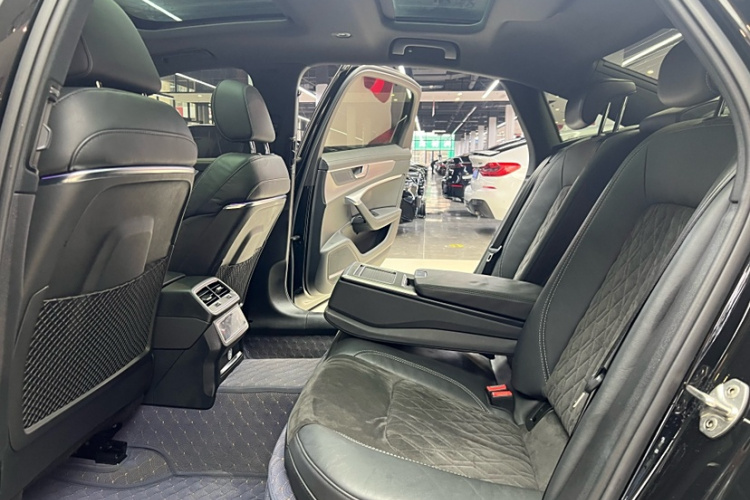 奥迪A6L 2021款 55 TFSI quattro 尊享动感型中控内饰7005