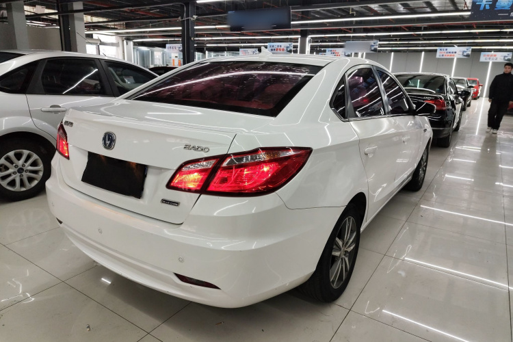 长安 逸动 2015款 1.6L 自动豪华型车身外观7