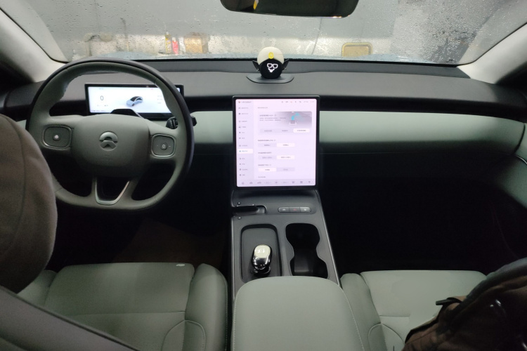 蔚来ET5 2022款 75kWh中控内饰7002