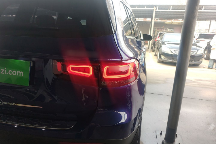 奔驰GLB 2020款 改款 GLB 200 时尚型车身外观9