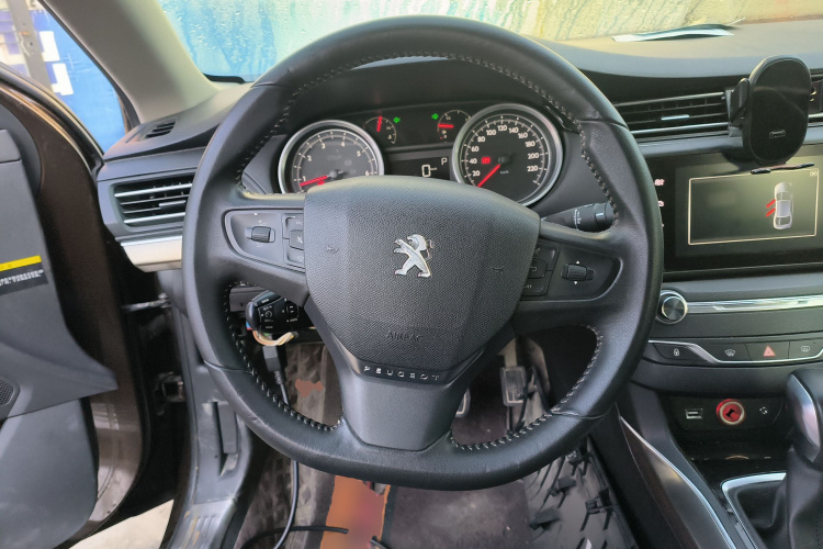 标致408 2015款 1.2T 自动豪华版中控内饰13