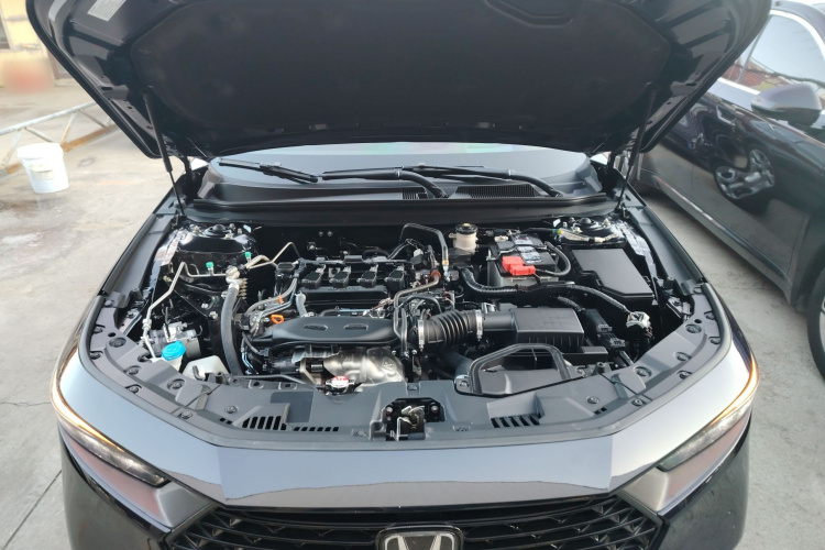 本田 雅阁 2023款 260TURBO 智享版机舱底盘24