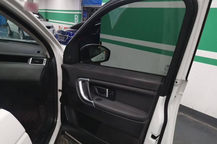 路虎 发现神行 2018款 240PS HSE版中控内饰7001