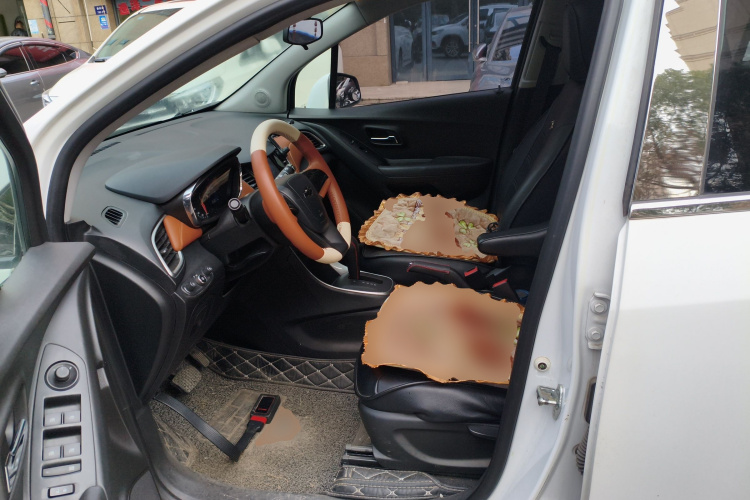 雪佛兰 创酷 2018款 330T 自动两驱精英型中控内饰19