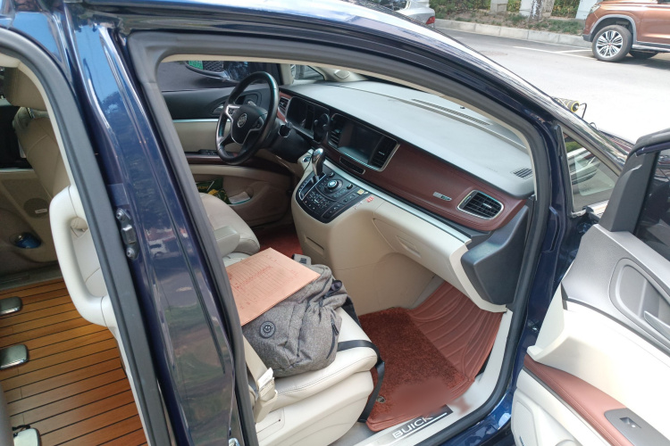 别克GL8 2014款 3.0L XT豪华商务旗舰版局部细节9005