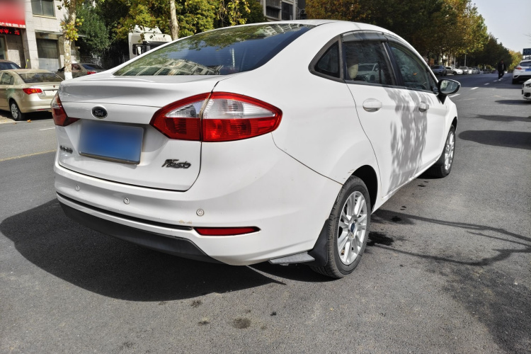 福特 嘉年华 2013款 三厢 1.5L 自动品尚型车身外观6003